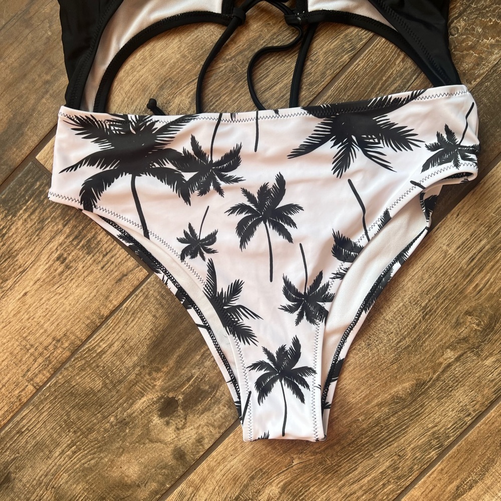 Swimsuit - Picture 3 of 6